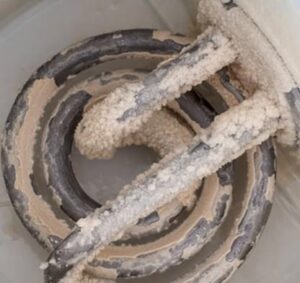 אבנית בקומקום חשמלית